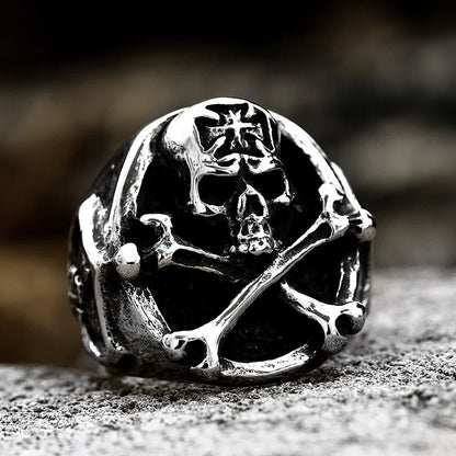 Front view of The Sea Reaper stainless steel ring featuring a skull and crossbones design, symbolizing power and fearlessness.